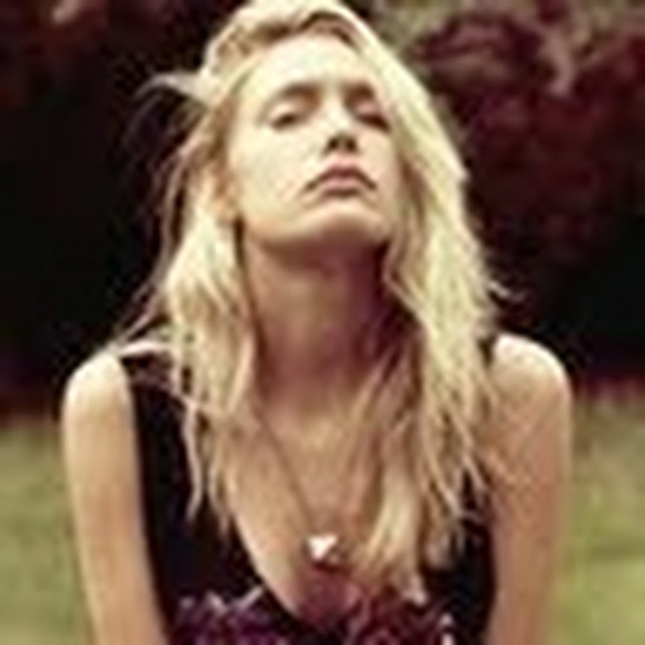 Meet your Posher, Hollie - Picture 1 of 1